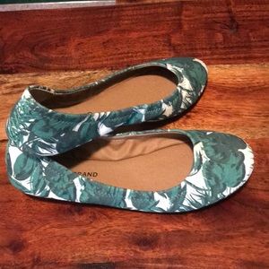 Lucky Brand botanical print canvas flats.